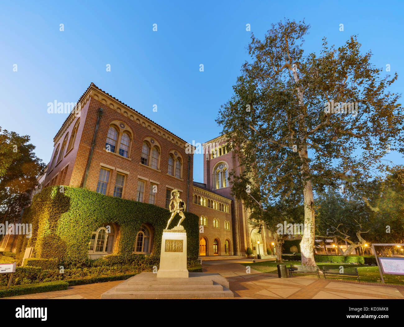 Los Angeles, OCT 8: Night view of the beautiful Tommy Trojan and Bovard Auditorium on OCT 8, 2017 at University of Southern California, Los Angeles, C Stock Photo