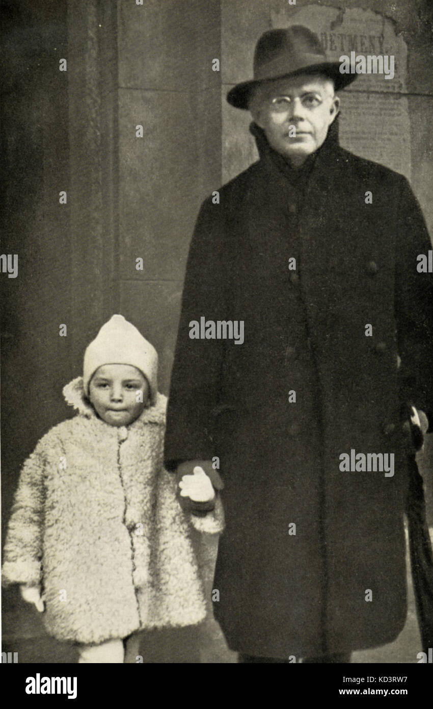 Bela Bartok  aged 46 with his young son pictured in 1927.   Hungarian composer & pianist,  1881-1945 Stock Photo