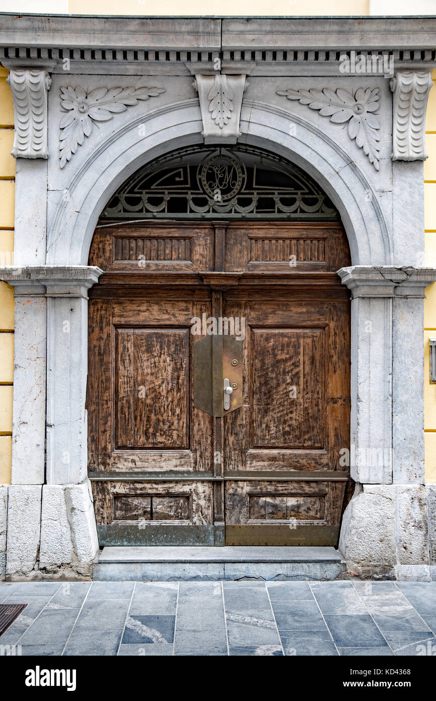 Brown wooden facade doors hi-res stock photography and images - Alamy