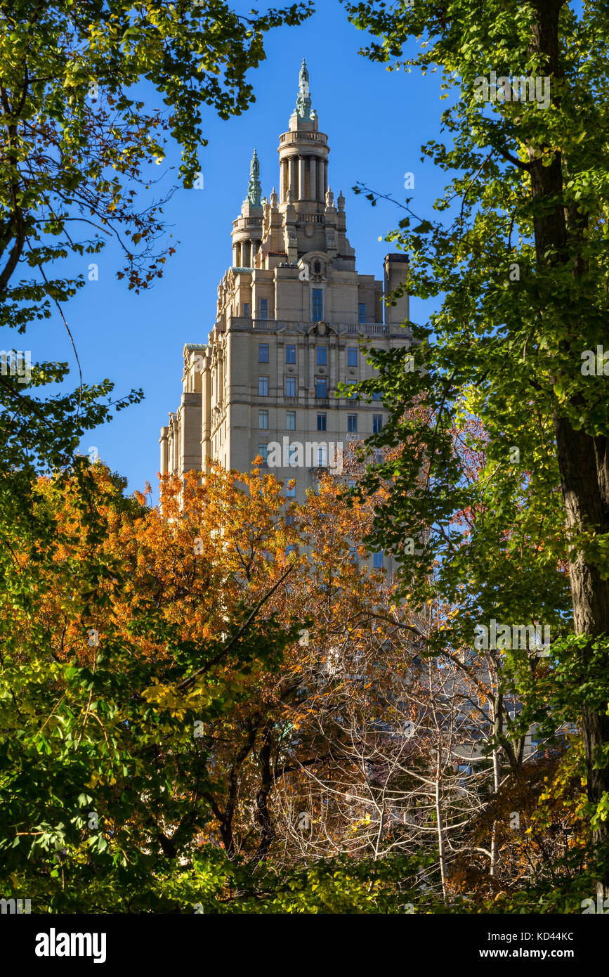 The towers of the San Remo building (Beaux-arts architecture) from Central Park. Upper West Side, Manhattan, New York City Stock Photo