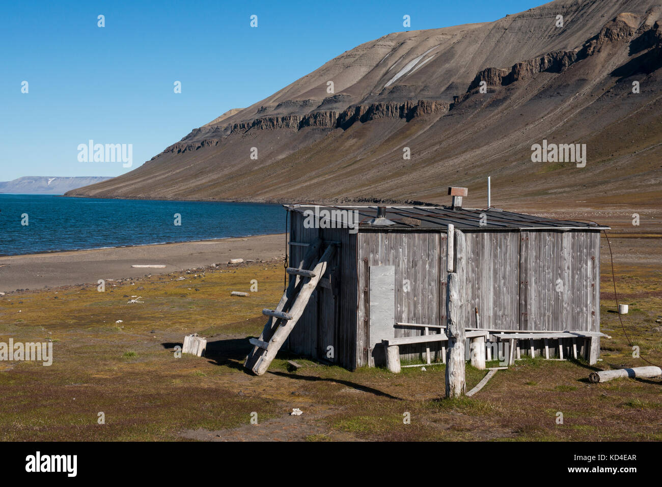 Norway, Svalbard, South Svalbard Nature Reserve, Edgeoya, Kapp Lee. Old trappers cabin on remote beach. Stock Photo
