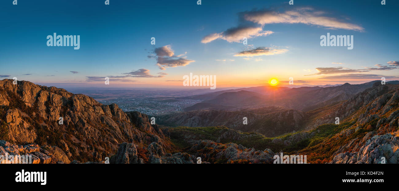 Panoramic mountain sunset landscape hi-res stock photography and images ...