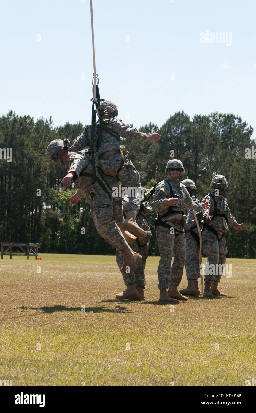 Six U.S. Army Soldiers with 4th Battalion, 118th Infantry Regiment, South Carolina Army National Guard, ascend into the air during Special Insertion Exfiltration System (SPIES) training at McCrady Training Center, Eastover, S.C., May 17, 2014. The 4-118th IN BN partnered with the 160th Special Operations Aviation Regiment (Airborne) and with the 7th Special Forces Group (Airborne) during a five-day training exercise in the Columbia, S.C. area. (U.S. Army National Guard photo by Sgt. 1st Class Kimberly D. Calkins/Released) Stock Photo