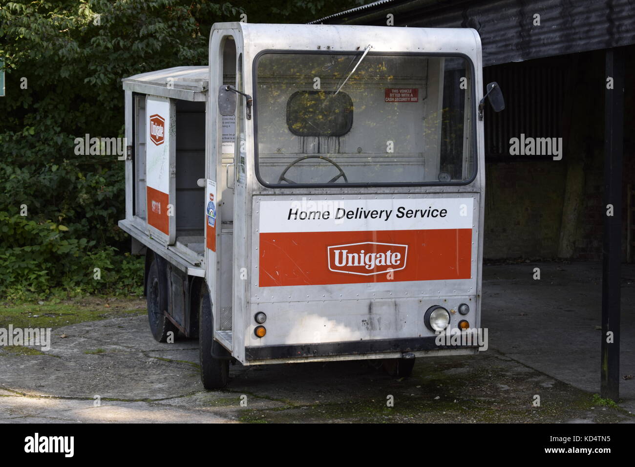 Milk float vehicle unigate hires stock photography and images Alamy