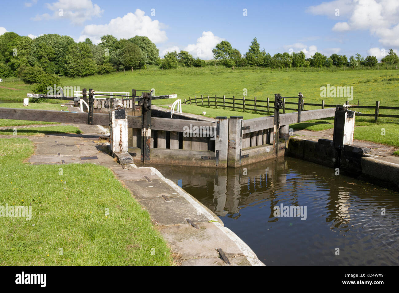 Greenberfield Top Lock No.44, near Barnoldswick, Leeds and Liverpool Canal, Lancashire Stock Photo