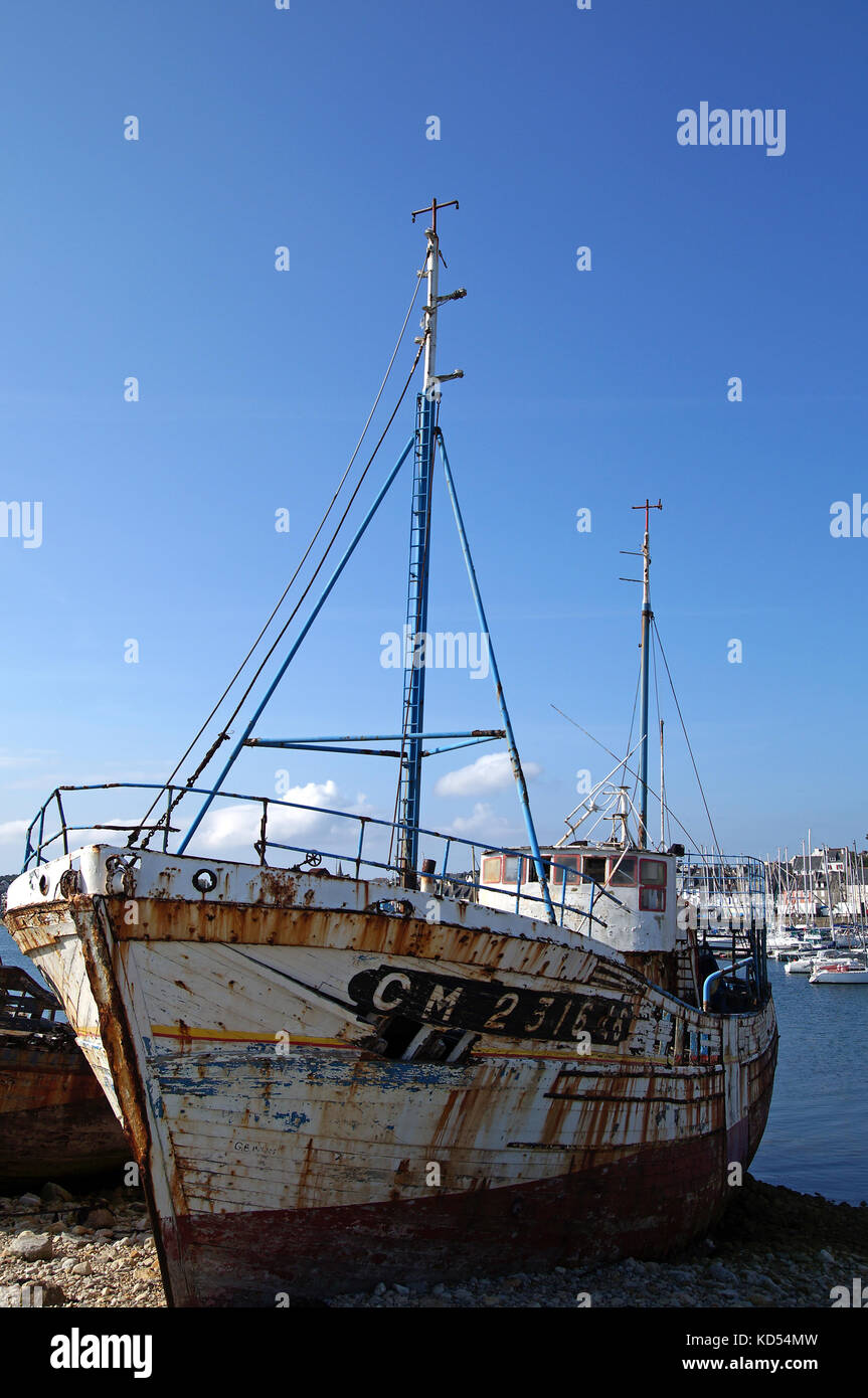 Wreck of old fishing boat stranded on the coast Stock Photo - Alamy
