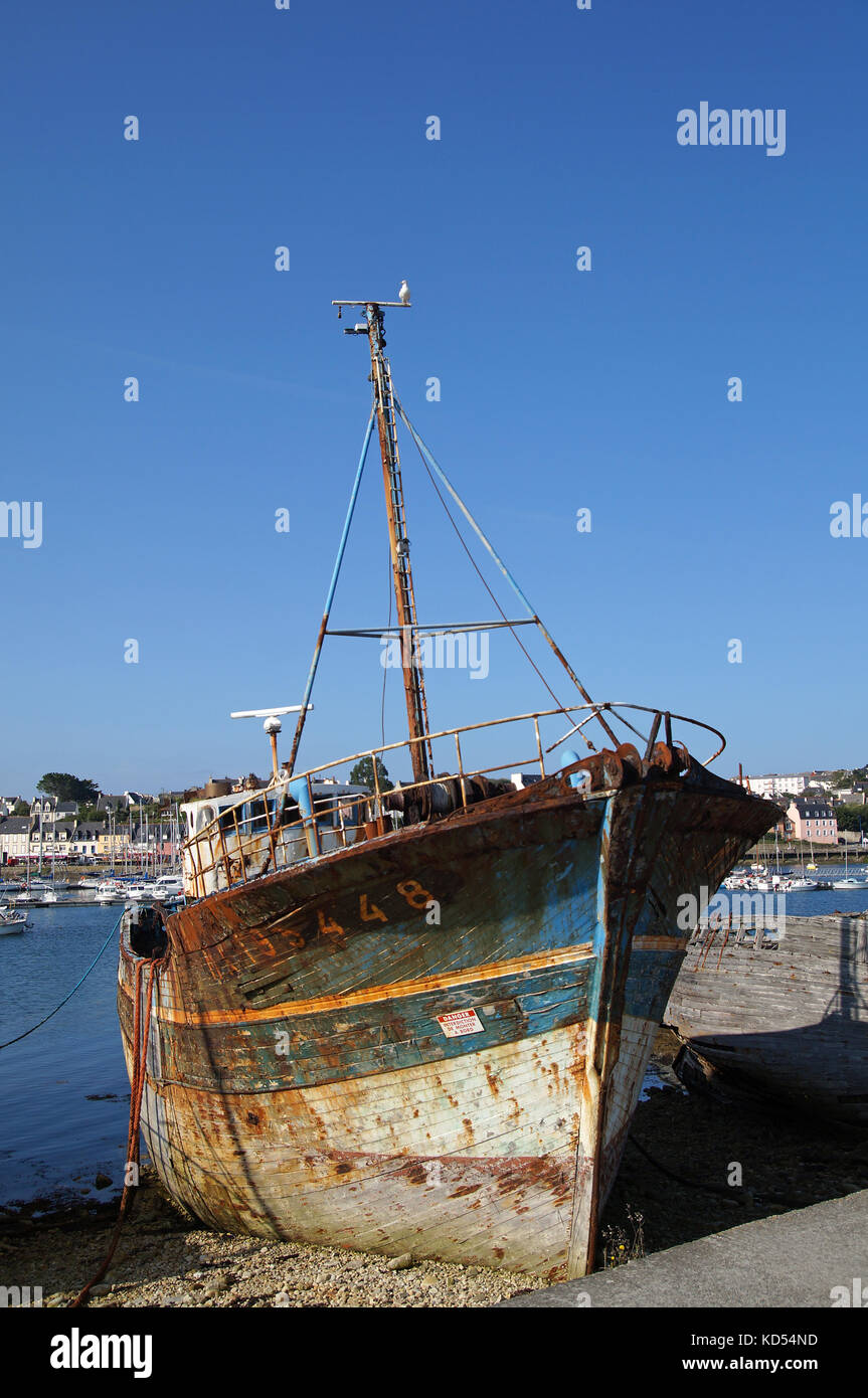 Wreck of old fishing boat stranded on the coast Stock Photo - Alamy