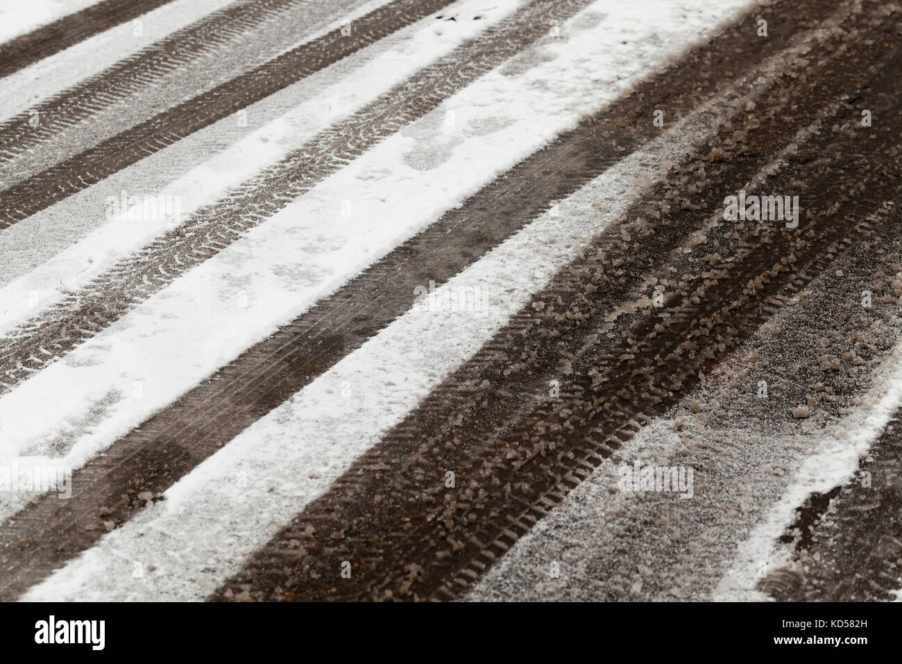 traces of the car on snow Stock Photo - Alamy