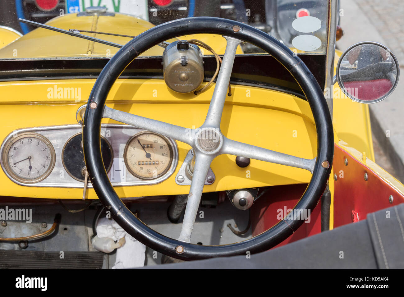 Speedometer In Vintage Car Car High Resolution Stock Photography And Images Alamy
