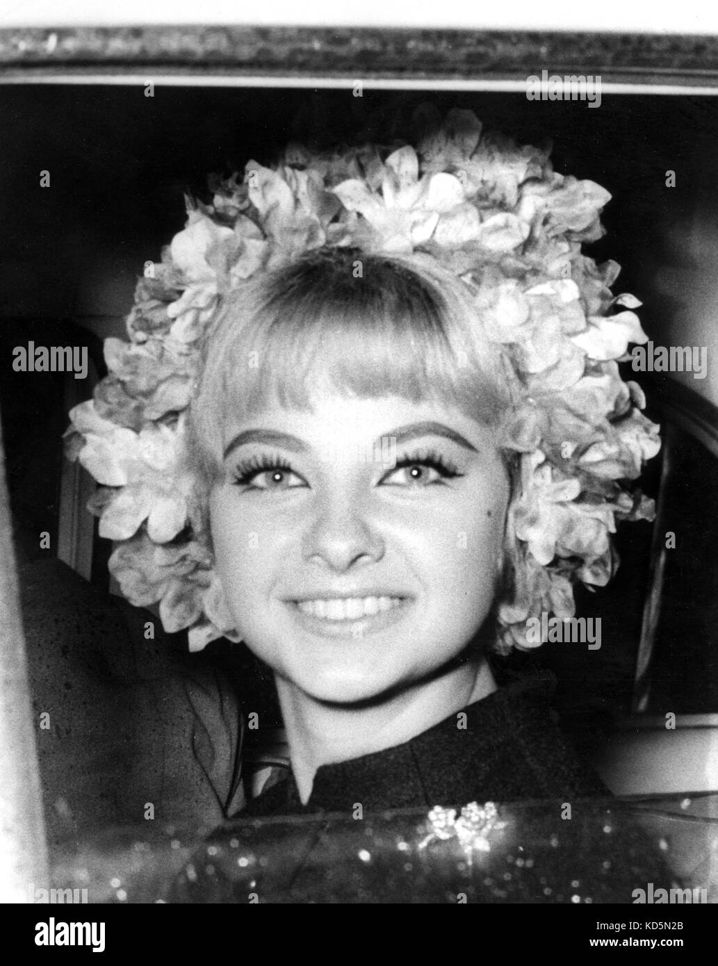 Photo Must Be Credited ©Alpha Press 050000 28/06/1963 The Profumo Affair. 18 yr old Mandy Rice Davies after she had given evidence in the case against Dr Stephen Ward the society osteopath who is charged with living on immoral earnings.The case is being held at Marylebone Magistrates Court. Stock Photo