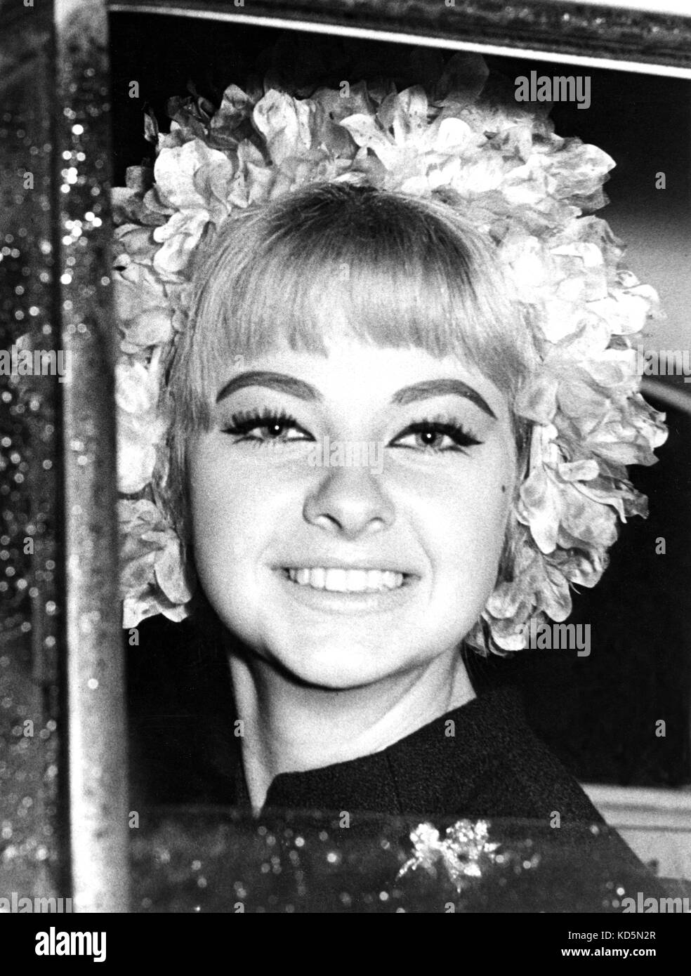 Photo Must Be Credited ©Alpha Press 050000 29/06/1963 The Profumo Affair. 18 yr old Mandy Rice Davies after she had given evidence in the case against Dr Stephen Ward the society osteopath who is charged with living on immoral earnings.The case is being held at Marylebone Magistrates Court. Stock Photo