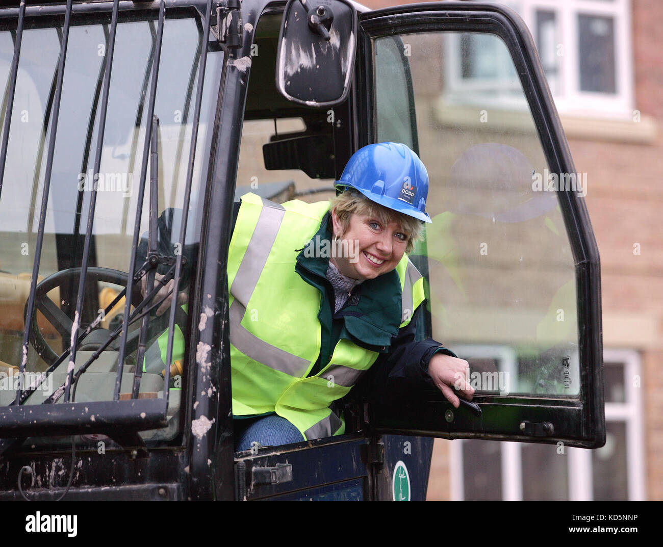 Karen Lumley, Conservative MP for Redditch tries out the life of a biuilder. Stock Photo