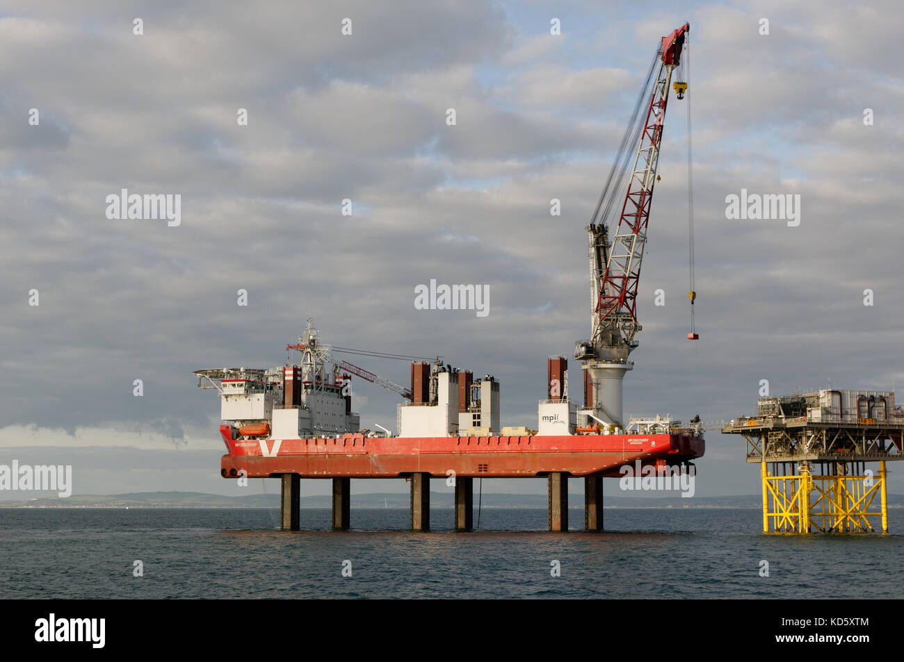 The MPI Discovery construction vessel at the Rampion Offshore Windfarm ...