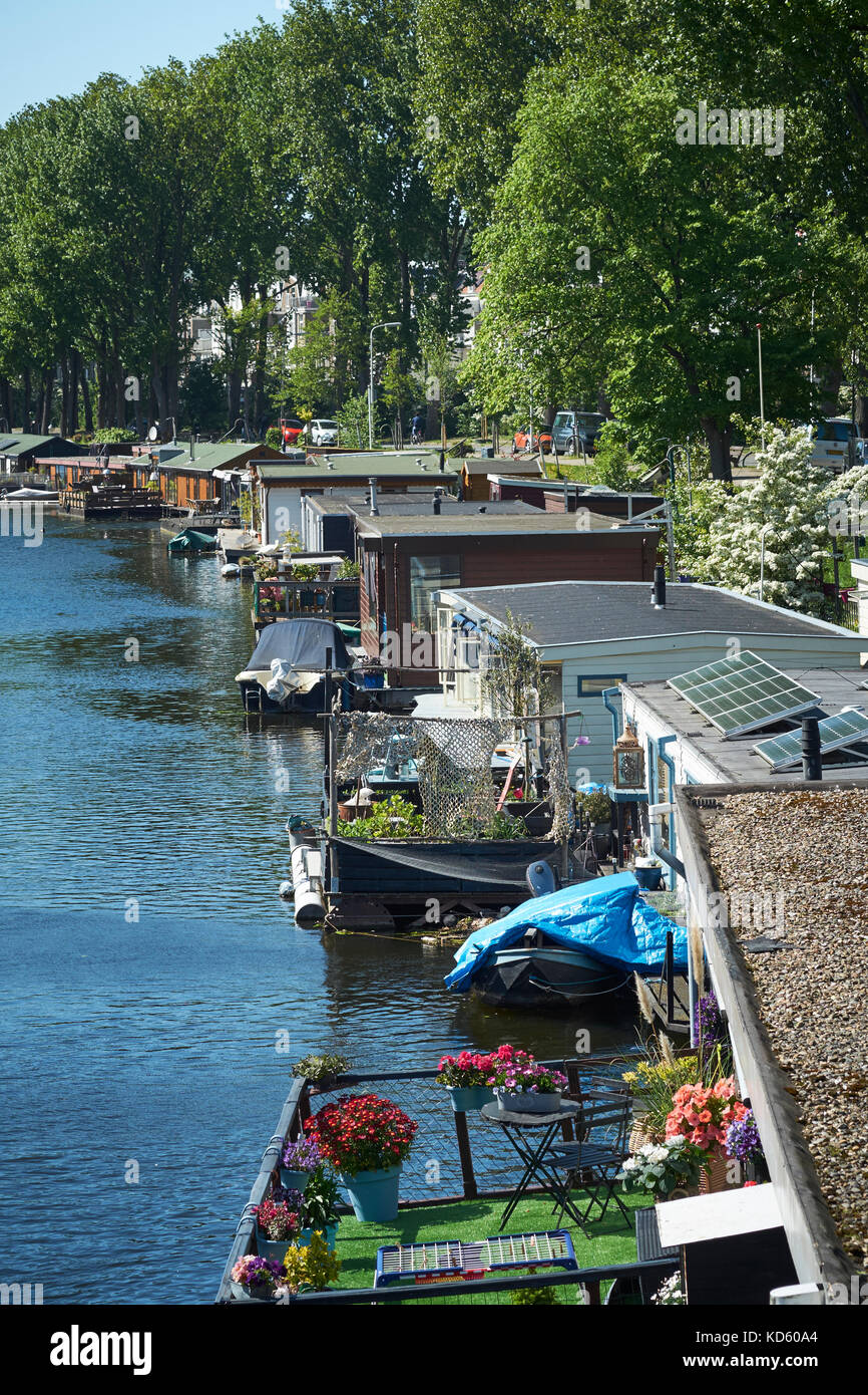 Living in floating houses on water (houseboats) in The Hague, Netherlands Stock Photo