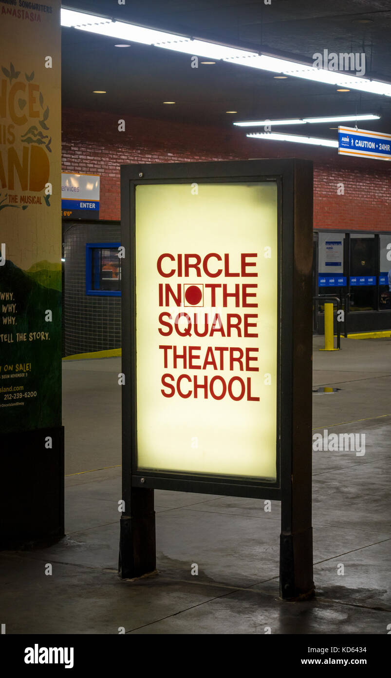 Circle in the square theatre school hi res stock photography and images
