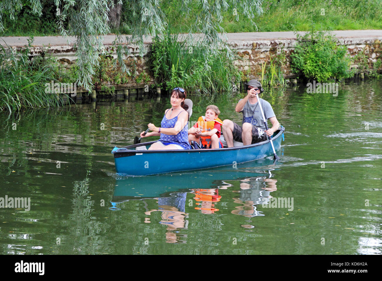 Family canoeing down River Thames, Oxford, UK Stock Photo