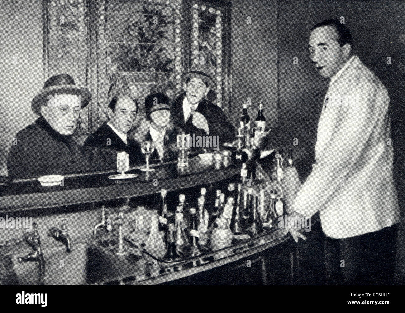 Arnold Schoenberg at bar with friends in Berlin. From left: Adolf Loos, Arnold Schoenberg, Gertrud Schoenberg, Oskar Kokoschka. Austrian composer, 1874-1951. Stock Photo