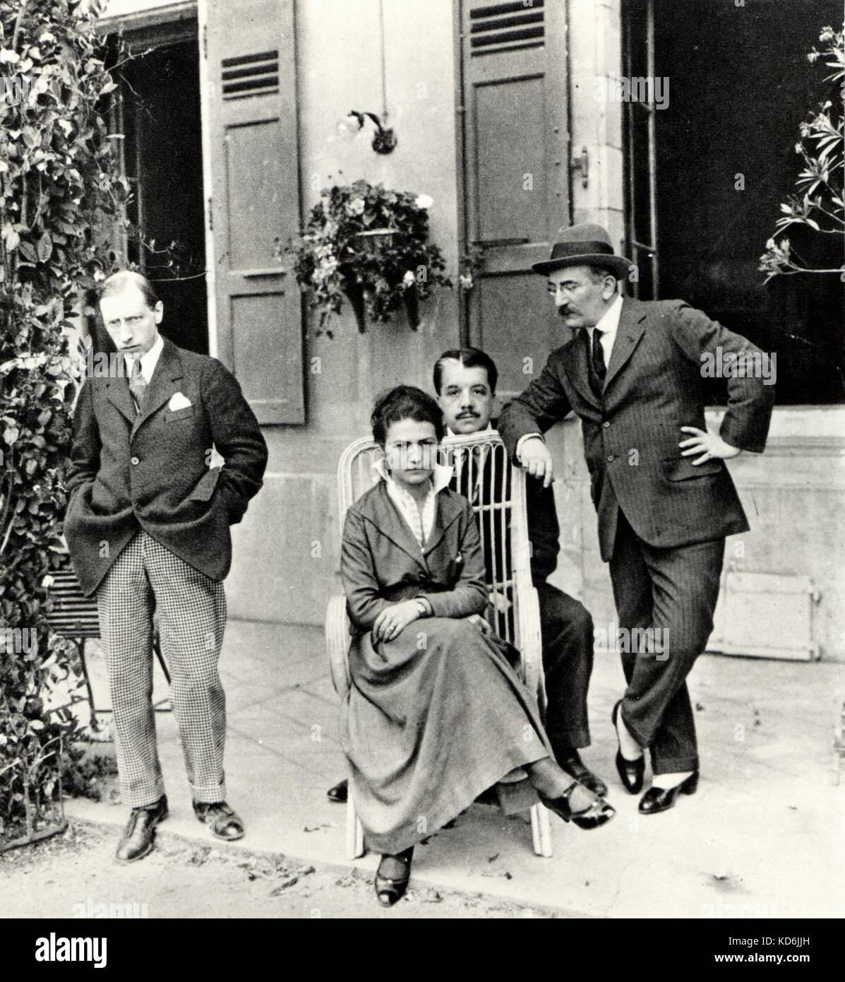 Igor Stravinsky (left) with Ruzena Zatkova Kchvoshinsky, Sergei Diaghilev (sitting behind Mme Kovchinsky) and Leon Bakst in Lausanne, Switzerland, 1915.    Stravinsky, Russian composer: 17 June 1882 - 6 April 1971. Stock Photo