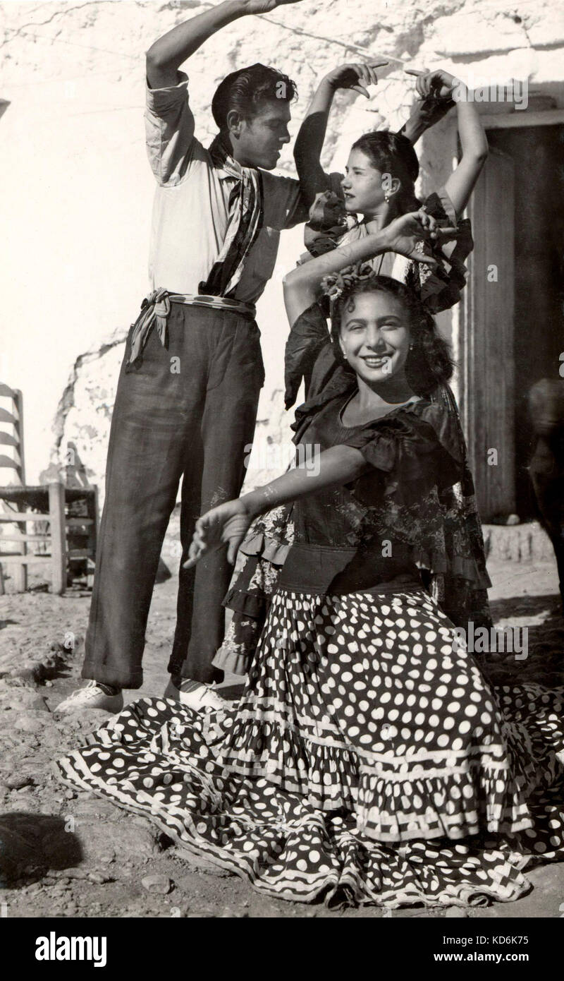 Spanish gypsies dancing in Granada. Caption on back of postcard reads: Gitanos Tipicos. (Typical gypsies.) Flamenco dress. Stock Photo