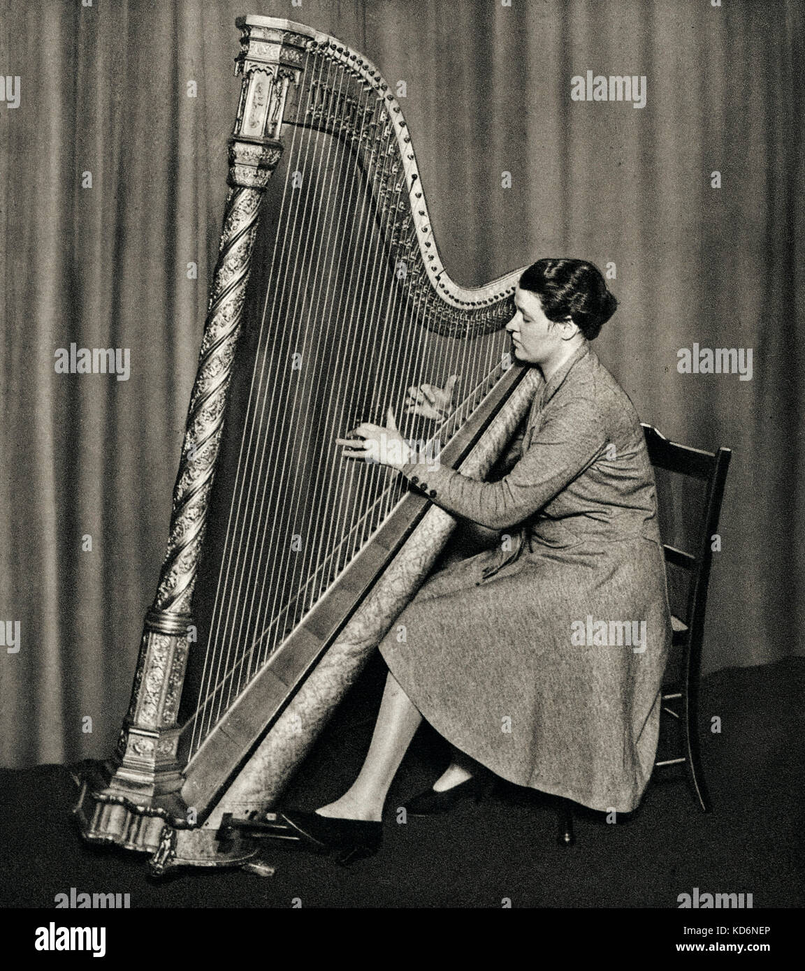 Sidonie Goossens playing the harp in the late 1930s. 1899 - December 2004.  Fifth child from famous musical family. Harpist Stock Photo - Alamy