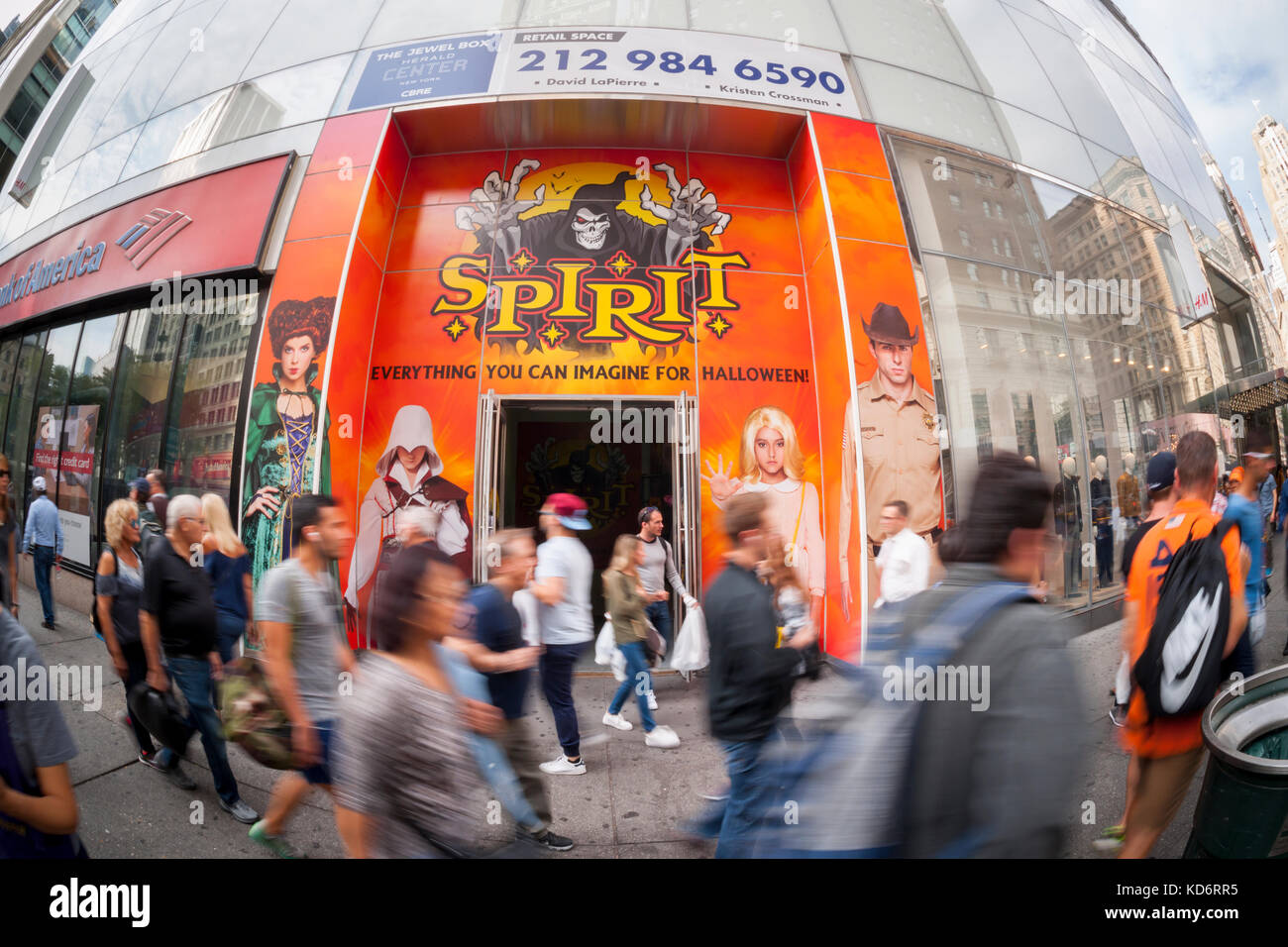 A Spirit Halloween pop-up store in New York on Thursday, October 5, 2017. Spirit will have 1300 pop-up locations in North America this year, many of which will be in locations formerly occupied by distressed retailers. Halloween spending is expected to hit $9.1 billion this year. (© Richard B. Levine) Stock Photo