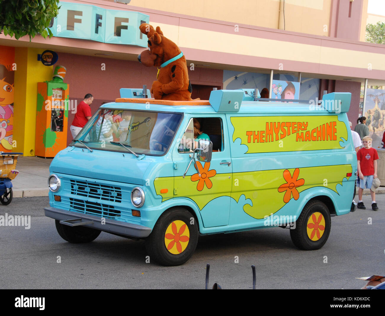 Orlando, Florida - January 14, 2007: Mystery machine van parades with Scooby Doo characters at Universal Studios Orlando. Crowds enjoy the company of  Stock Photo