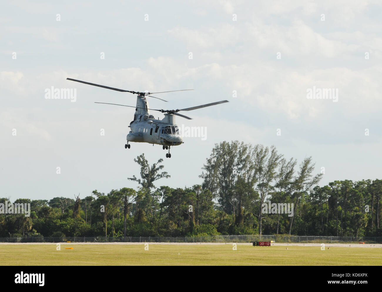Ch 46 sea knight helicopter hi-res stock photography and images - Alamy