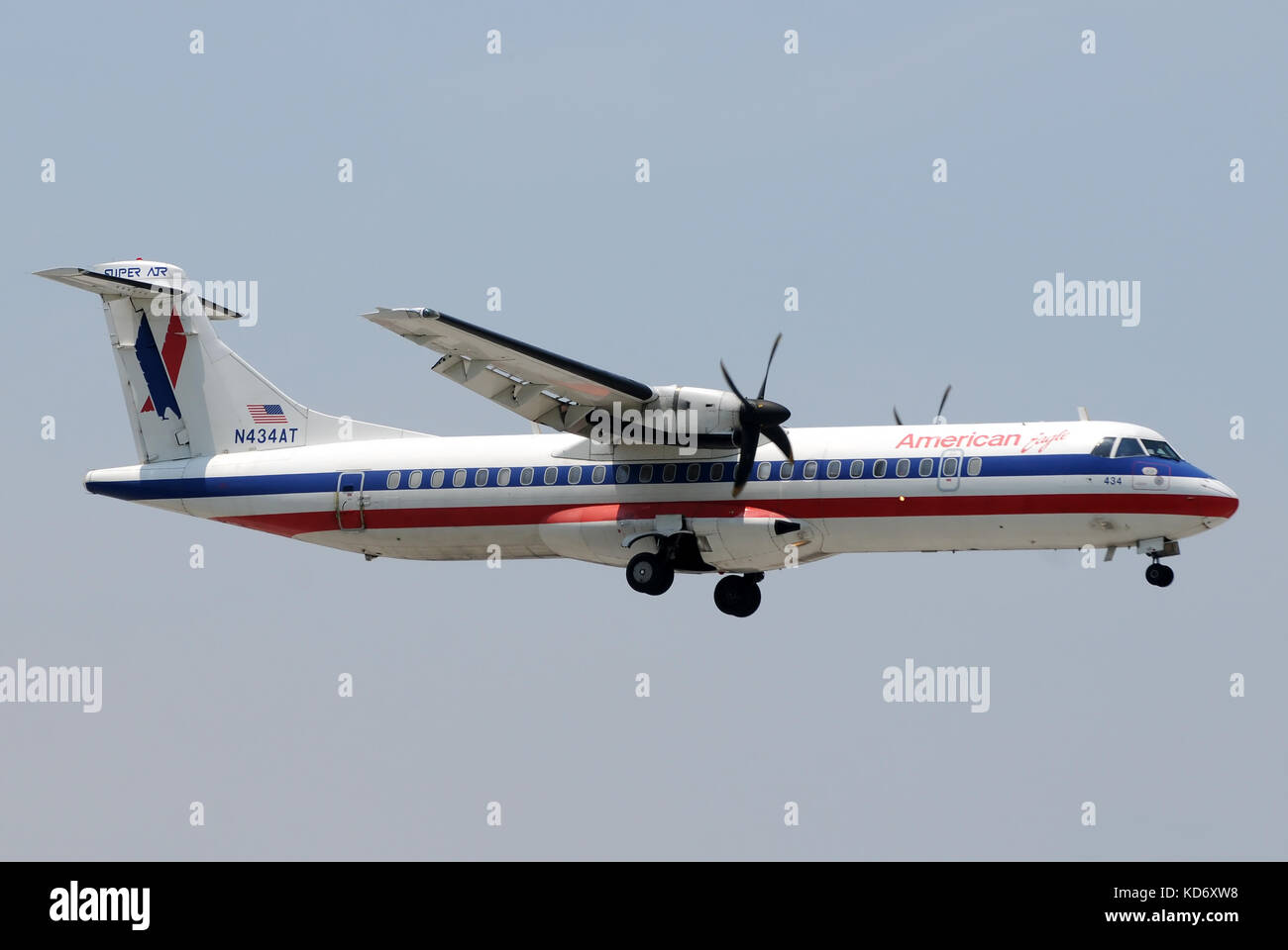 Atr 72 flight hi-res stock photography and images - Alamy