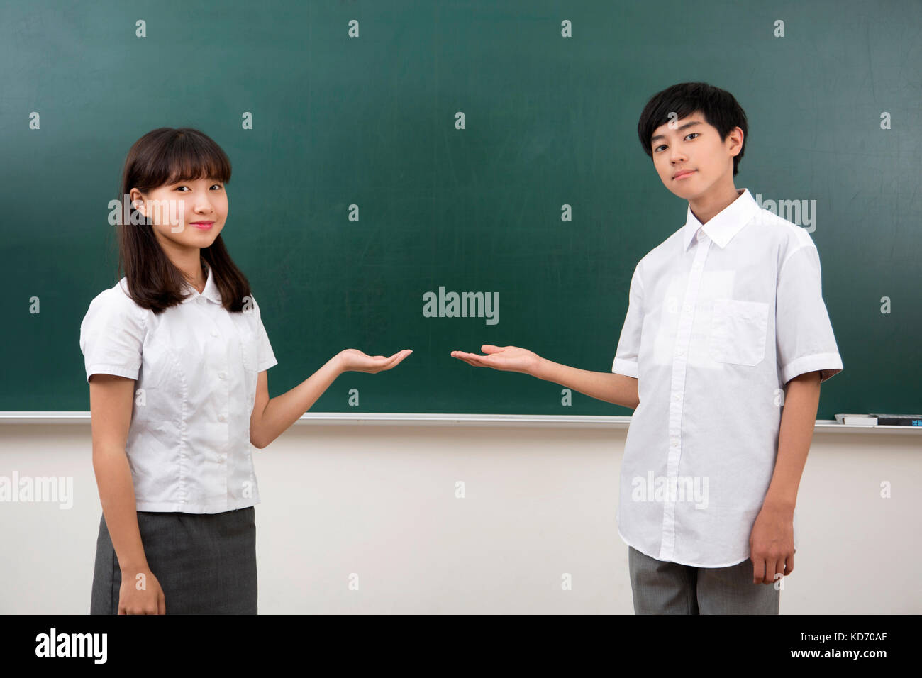Two teenagers classroom hand hi-res stock photography and images - Alamy