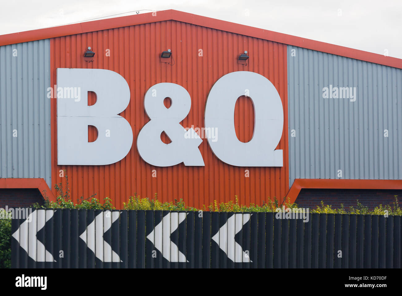 B and q shop hires stock photography and images Alamy