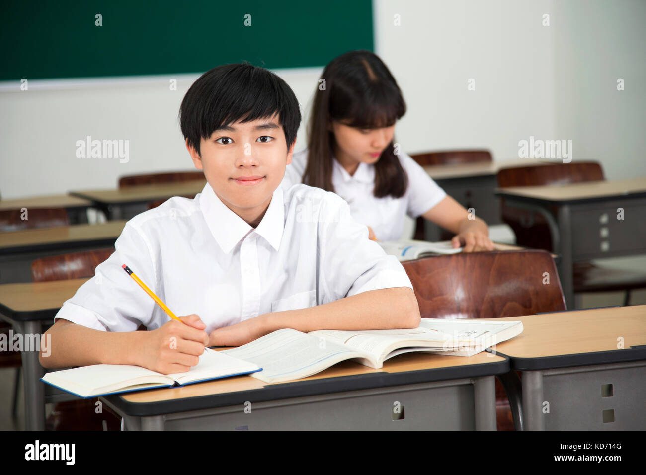 Two teenagers classroom hand hi-res stock photography and images - Alamy