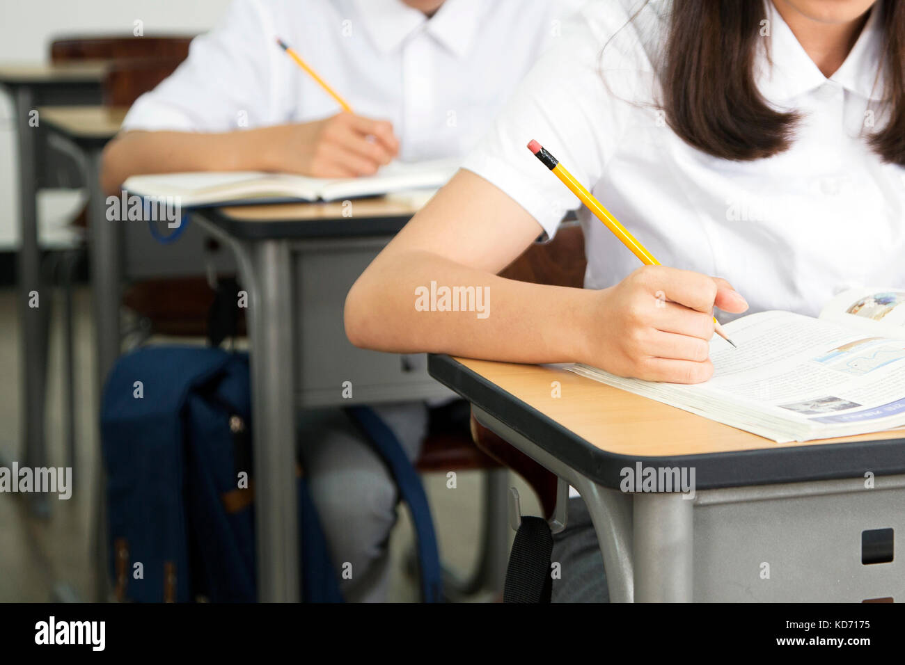 Two teenagers classroom hand hi-res stock photography and images - Alamy