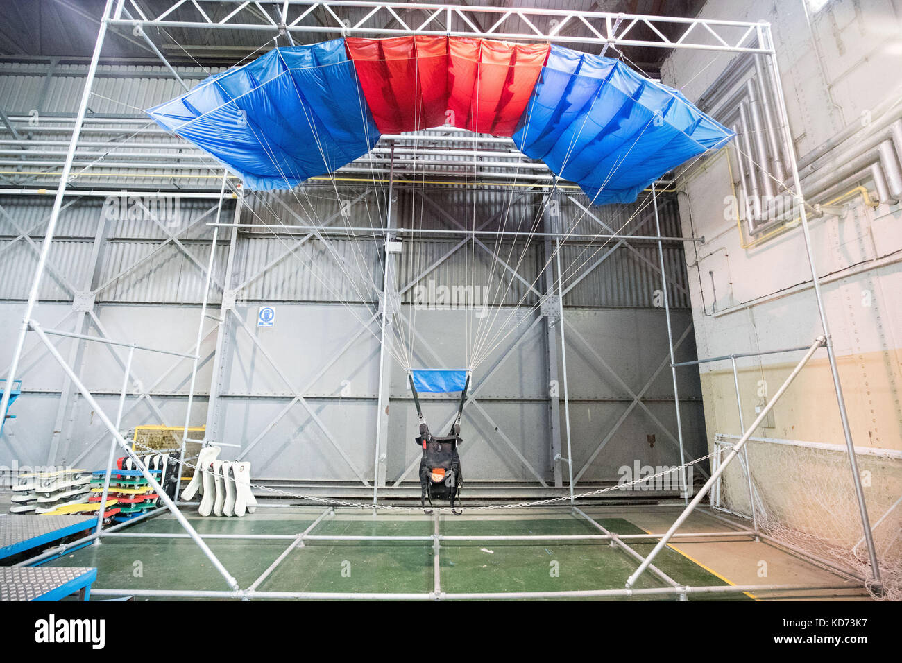 Hanging main parachute netheravon airfield hires stock photography and