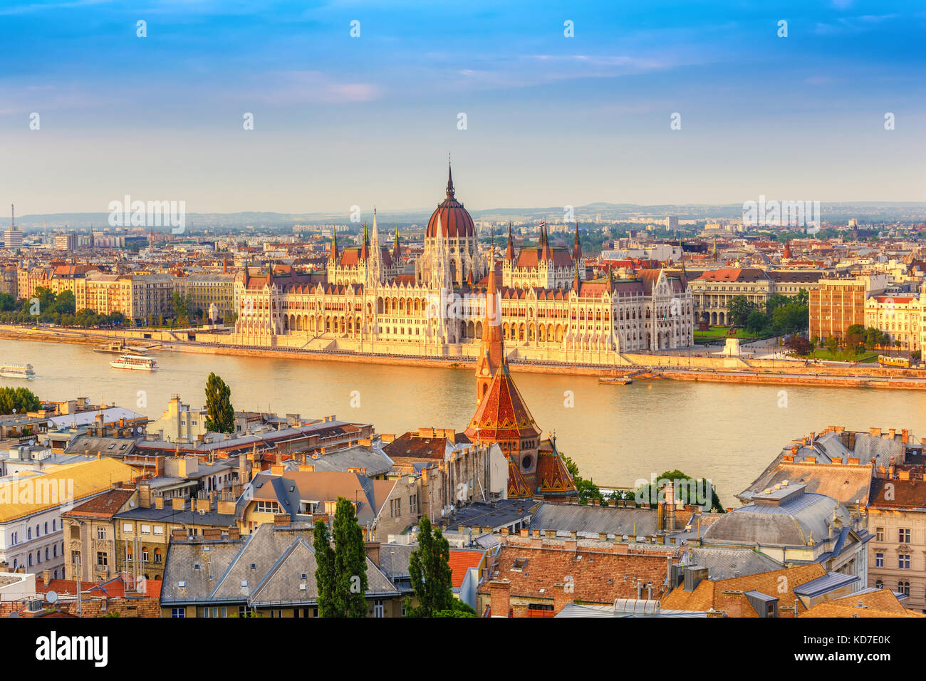 Budapest city skyline at Hungalian Parliament and Danube River, Budapest, Hungary Stock Photo