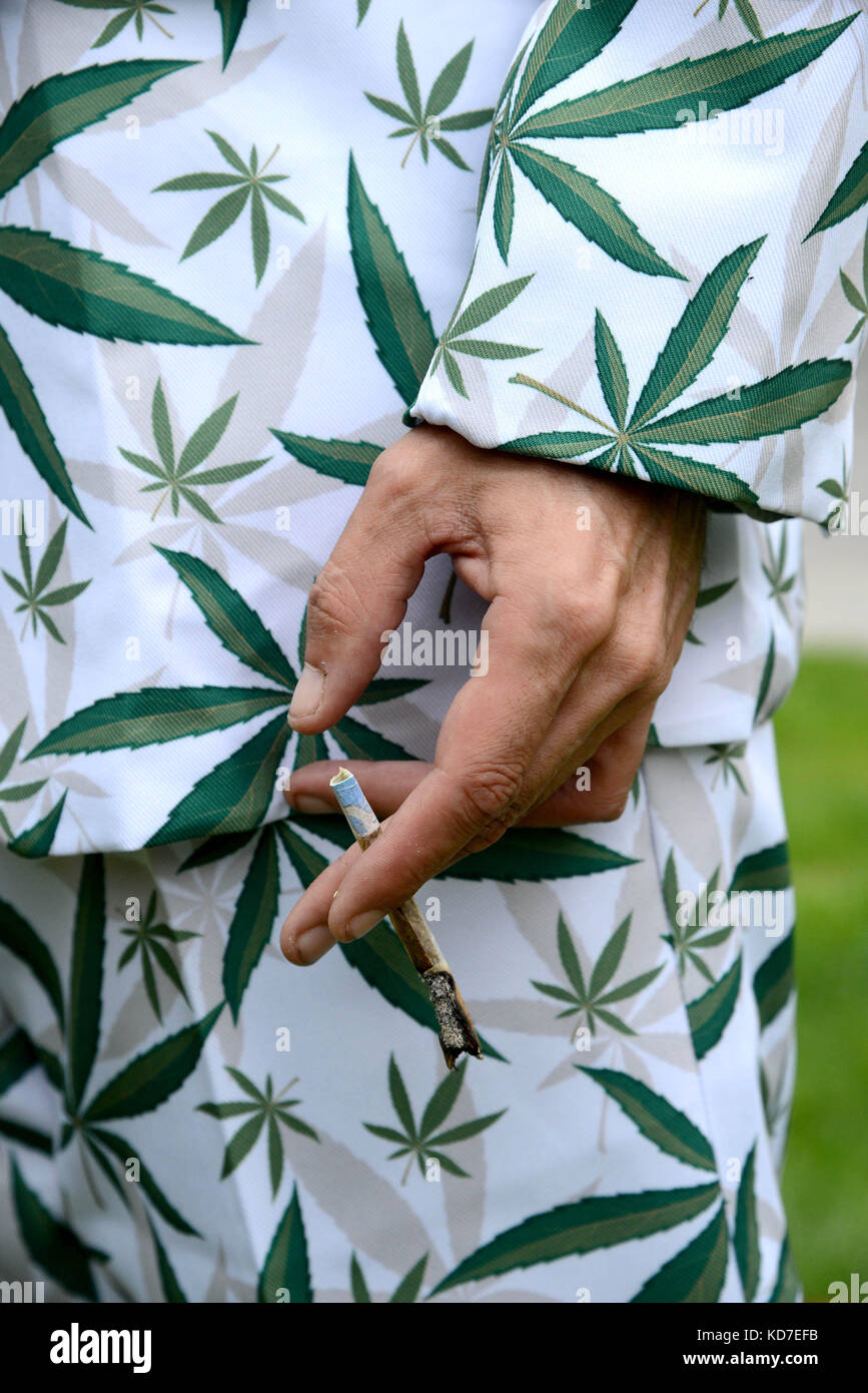 United Patients Alliance demonstrate for the legalisation of cannabis at Old Palace Yard, Westminster, London, UK Stock Photo