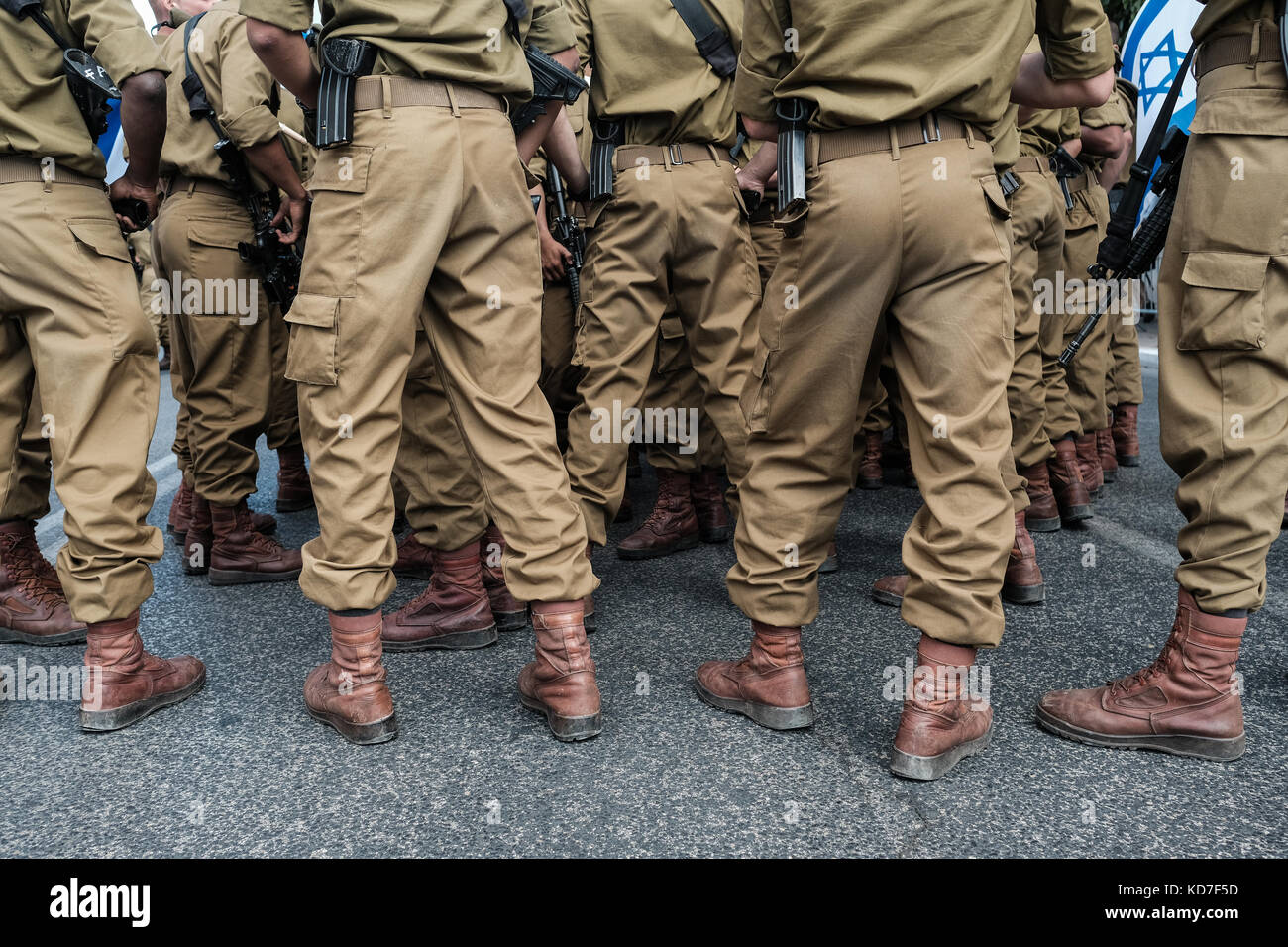 Jerusalem, Israel. 10th Oct, 2017. IDF soldiers from the Paratroopers Brigade, in their traditional red boots, join tens of thousands in the annual Jerusalem Parade including delegations from around the world, Israeli industry, banks, emergency and military personnel, in the tradition of Temple Mount pilgrimages on the holiday of Sukkoth and in a show of international support for Israel. Credit: Nir Alon/Alamy Live News Stock Photo