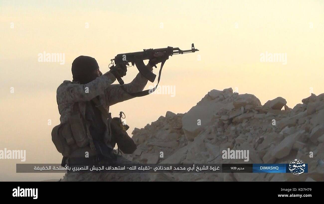 Al Qaryatayn, Syria. 10th Oct, 2017. Still image taken from an ISIS propaganda video released October 10, 2017 showing Islamic State militants firing a heavy machine gun during battles in Qaryatain, Syria. After losing territory the Islamic State staged a week-long counterattack seizing the central Syrian town near Palmyra. Credit: Planetpix/Alamy Live News Stock Photo