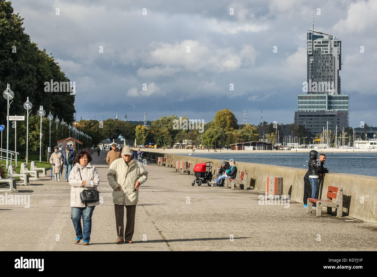 Gdynia, Poland. 10th Oct, 2017. CCTV camera on the Seafront Boulevard (Bulwar Nadmorski) is seen in Gdynia, Poland, on 10 October 2017 The Gdynia authorities plan to exchange and modernize existing video surveillance cameras (CCTV) into modern HD systems. Every month, monitoring operators are spotting about one thousand events, requiring police or city guard to intervene. Credit: Michal Fludra/Alamy Live News Stock Photo