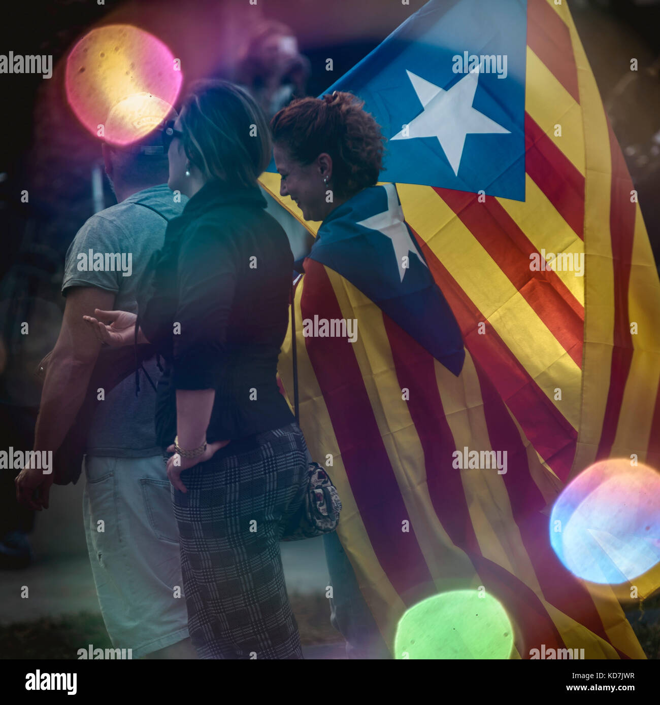 Barcelona, Spain. 10th Oct, 2017. Catalan pro-independence activists are seen through a bubble as they gather in Barcelona in support of the proclamation of a Republic in the Catalan Parliament after a secession referendum at October 1st. Spain's Central Government denies that there have been a referendum and does not accept the result as the Catalan referendum law had been suspended by Spain's constitutional court Credit: Matthias Oesterle/Alamy Live News Stock Photo