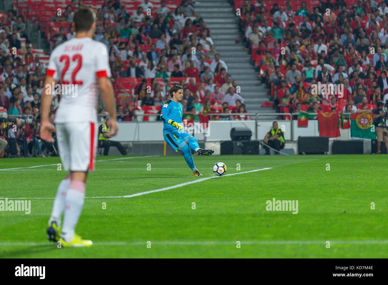 Lisbon, Portugal. 10th Oct, 2017. Switzerland's goalkeeper Yann Sommer (1) during the FIFA 2018 World Cup Qualifier between Portugal and Switzerland Credit: Alexandre de Sousa/Alamy Live News Stock Photo
