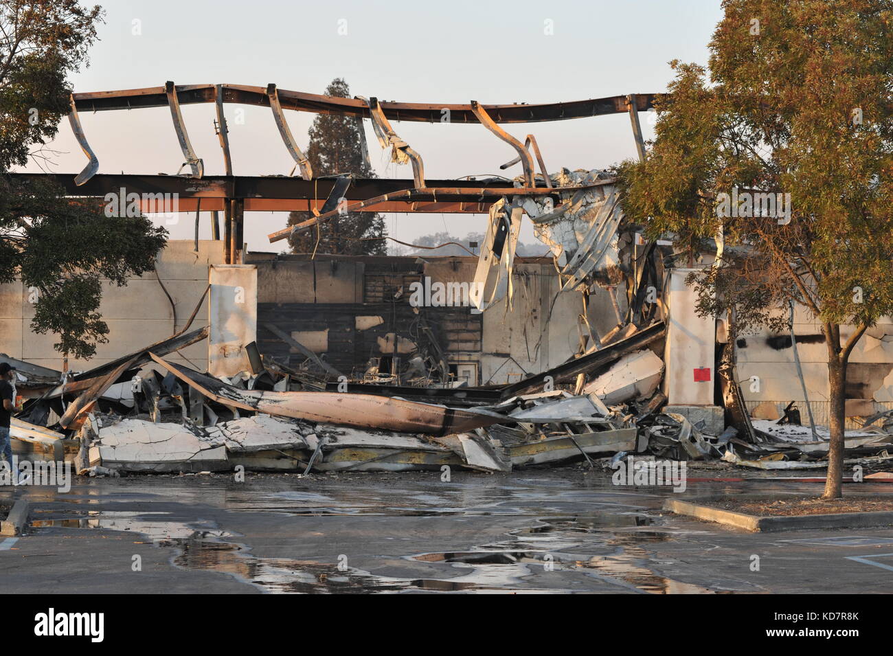 Santa Rosa, California, USA. 10th Oct, 2017. Kmart destruction during the Tubbs fire in Sonoma County. Credit: Kraig Lieb / Alamy Live News Stock Photo
