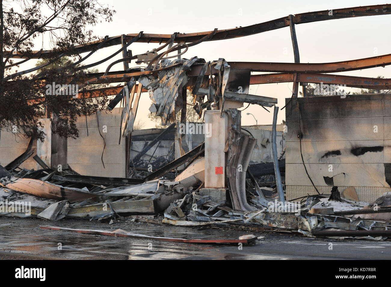 Santa Rosa, California, USA. 10th Oct, 2017. Kmart destruction during the Tubbs fire in Sonoma County. Credit: Kraig Lieb / Alamy Live News Stock Photo