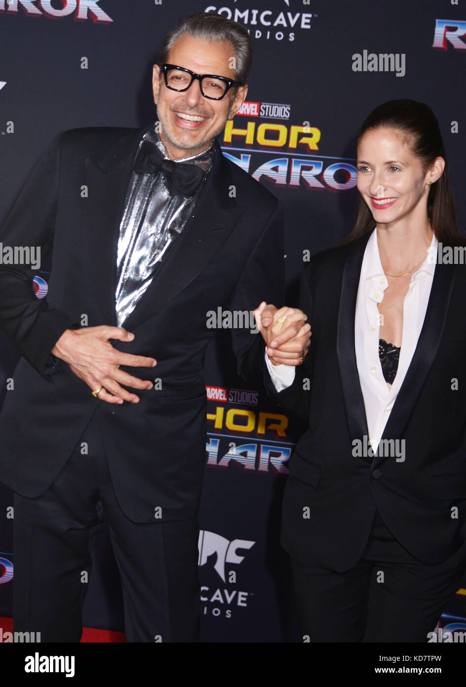 Los Angeles, USA. 10th Oct, 2017. Jeff Goldblum, wife Emilie Livingston 063 arriving at the Thor Ragnarok Premiere at the El Capitan Theatre in Los Angeles. October 10, 2017. Credit: Tsuni/USA/Alamy Live News Stock Photo