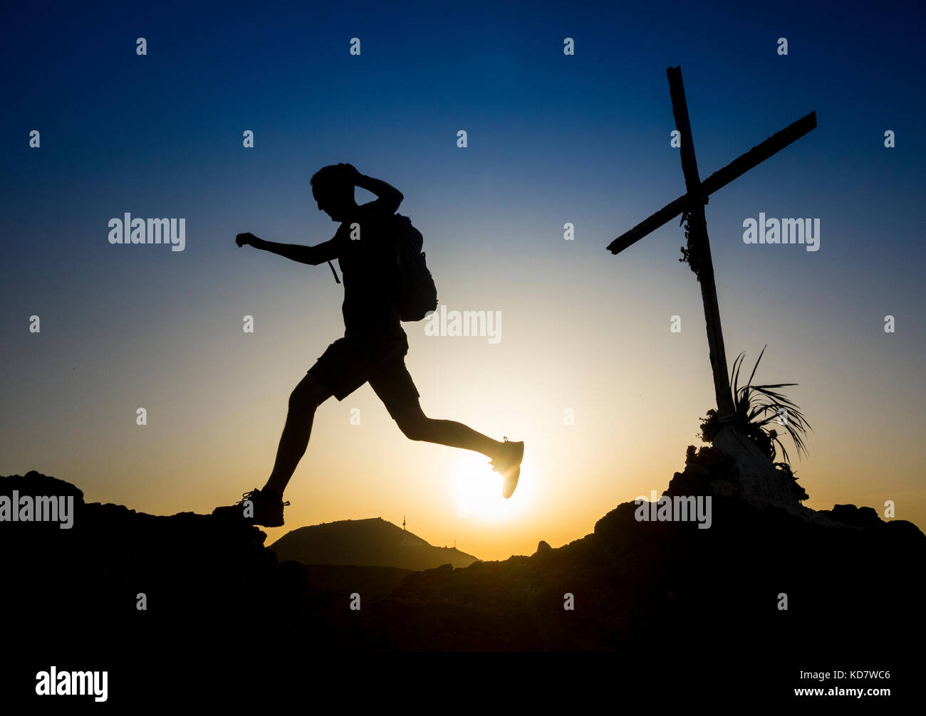 Las Palmas, Gran Canaria, Canary Islands, Spain. 11th October, 2017. Weather: A trail runner on mountain summit at sunrise on a glorious Wednedsay morning on Gran Canaria, with the temperature a balmy 25 degrees Celcius at 8am. Credit: ALAN DAWSON/Alamy Live News Stock Photo