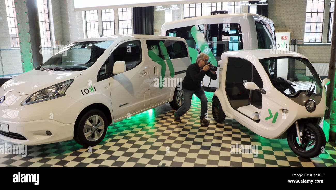 Berlin, Germany. 11th Oct, 2017. At a press meeting 'Mobil auf einen Klick - DB bringt On-Demand-Mobilität und autonomes Fahren in den öffentlichen Verkehr' (lit. 'Mobility with one click - German Railways offers On Demand Mobility in public transport') new electronic vehicles are presented in Berlin, Germany, 11 October 2017. From Left to Right: Nissan NV200, Easymile Shuttle and Cleanmotion ZBEE. Credit: Wolfgang Kumm/dpa/Alamy Live News Stock Photo