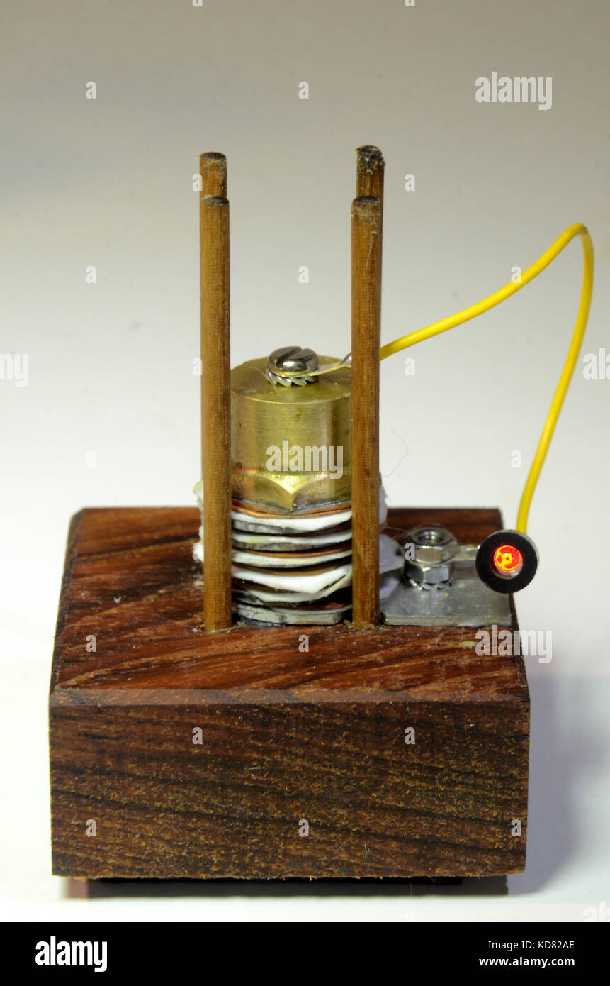 Voltage Column with plates of zinc and copper and a plate of