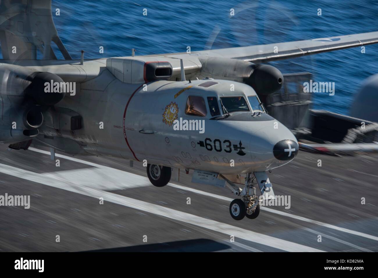 E-2C Hawkeye, assigned to the Sunkings of Carrier Airborne Early Warning Squadron (VAW) 116 Stock Photo