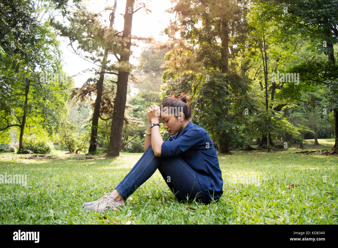 Woman frame sad hi-res stock photography and images - Alamy