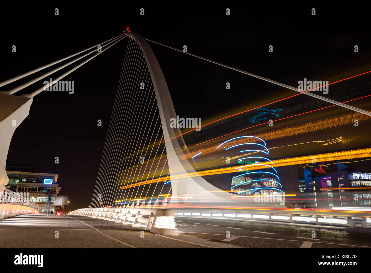 Samuel beckett bridge dublin sunset hi-res stock photography and images ...