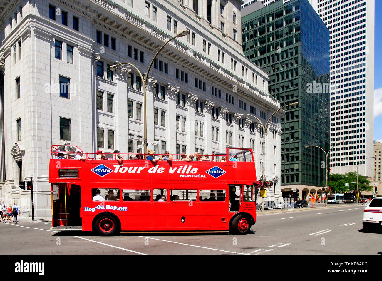 Montreal,Canada,6 August,2016.Double-decker sight-seeing city tour bus in the Montreal's downtown core.Credit:Mario Beauregard/Alamy Live News Stock Photo